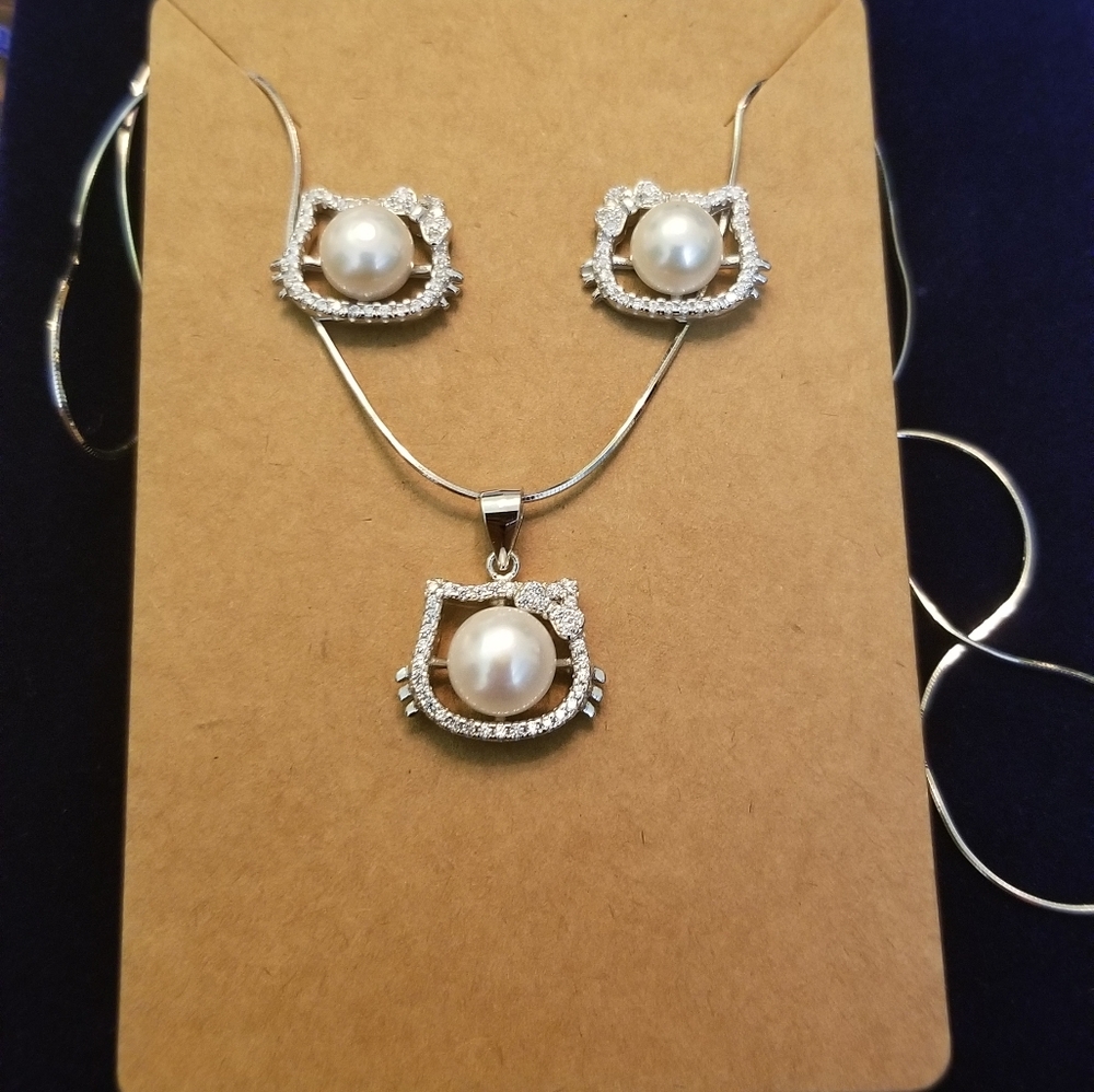 Necklace and earrings combo